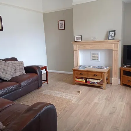 Old Hall Farmhouse, Sleeps 6. Dogs Welcome.