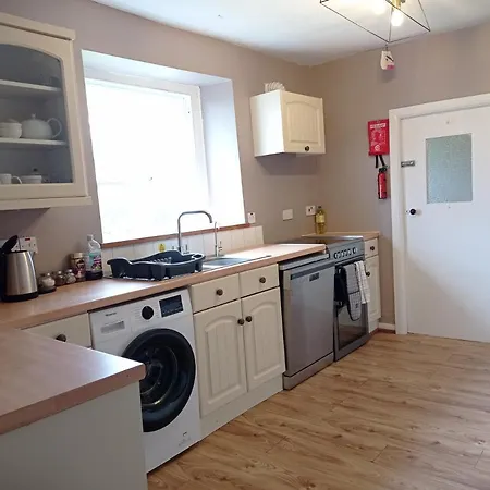 Old Hall Farmhouse, Sleeps 6. Dogs Welcome.